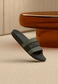 Δεν επιλέχθηκε, black/olive