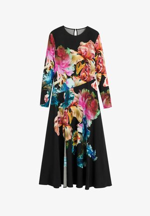Czarna sukienka midi z długim rękawem ozdobiona dużym, żywym kwiatowym wzorem w kolorach różowym, pomarańczowym, niebieskim i zielonym, z okrągłym dekoltem i zapięciem na plecach w formie otworu typu keyhole.