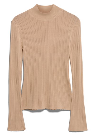 Maglietta a maniche lunghe beige a coste con un collo alto. Presenta un design aderente con una lieve svasatura alle maniche e un orlo grezzo.