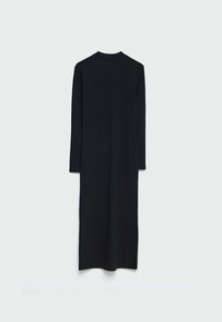 Robe longue noire en maille côtelée avec manches longues et col montant, présentée à plat sur un fond clair.