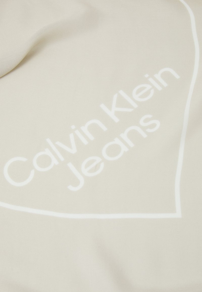 Damen Schals | Calvin Klein Jeans LOGO SHAWL Tuch eggshell/offwhite - ZI26071 Damen Schals | Calvin Klein Jeans LOGO SHAWL Tuch eggshell/offwhite - ZI26071