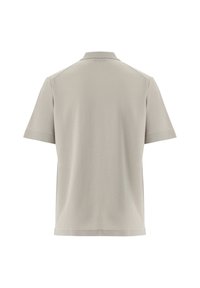 Polo a maniche corte in tessuto grigio chiaro, con colletto classico e dettagli di cucitura sottili sulle spalle e sulle maniche.