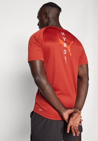 Puma HYROX FIT ULTRABREATHE TRIBLEND TEE - T-shirt de sport - mars red
