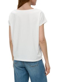 s.Oliver MIT STICKEREI - Print T-shirt - creme