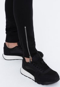 Ombre Trainingsbroek - black