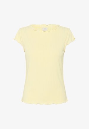 Svetlo rumena kratka majica s kratkimi rokavi, z rebrastim tednom, okroglo izrezano in skodrano robom. Narejena iz mehkega, raztegljivega materiala.