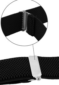 Schwarzes elastisches Band mit einem silbernen Metallclip mit gezacktem Rand für eine sichere Befestigung. Strukturiert Oberfläche für besseren Halt.