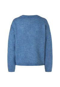 Blauer gestrickter Pullover mit rundem Ausschnitt, langen Ärmeln und lockerer Passform. Die Textur ist weich und leicht samtig. Keine Muster oder Akzente.