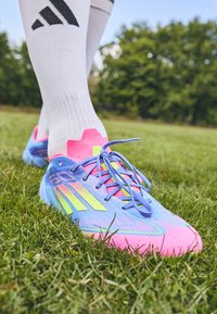 F50 PRO FIRM GROUND - Kõva pinnase jalgpallisaapad - blue fusion/lucid lemon/lucid pink