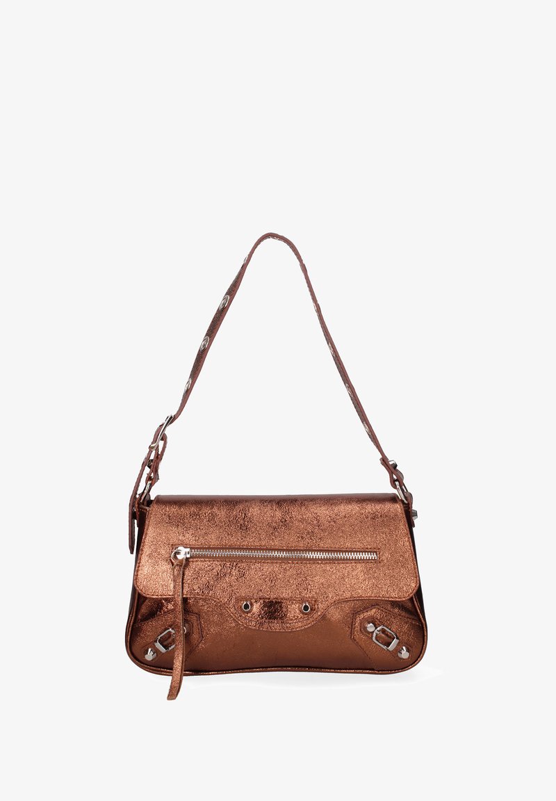 Borsa a tracolla in bronzo metallico con finitura testurizzata, tasca con zip e tracolla regolabile. Presenta dettagli in metallo argentato.