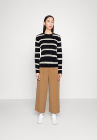 Tommy Hilfiger SOFT SWEATER - Pulover - desert sky/ecru