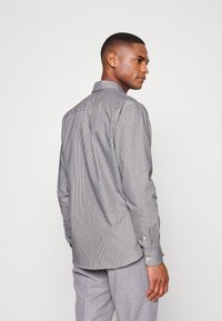 Selected Homme SLHSLIMNEW MARK  - Camisa - winter moss