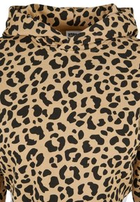Hettegenser med leopardmønster, med en lys brun bunnfarge og store svarte flekker, laget av myk stoff med snor i hetta.