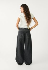 Stradivarius BAGGY WIDE-LEG  - Jean boyfriend - grey denim