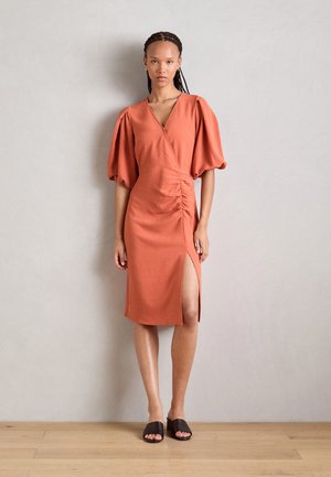Dienas kleita - brown