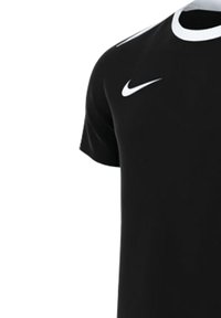 Camiseta deportiva negra de manga corta hecha de tela transpirable, con un logo blanco de Nike en el pecho izquierdo y un cuello redondo.