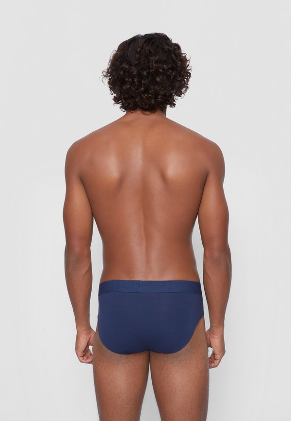 MEN SOLID BASIC BRIEF 2 PACK - Trunks3