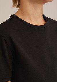 WE Fashion 2PACK - Pamata T-krekls - black