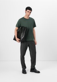 Selected Homme ASPEN SS O NECK NOOS - Jednoduché tričko - deep forest