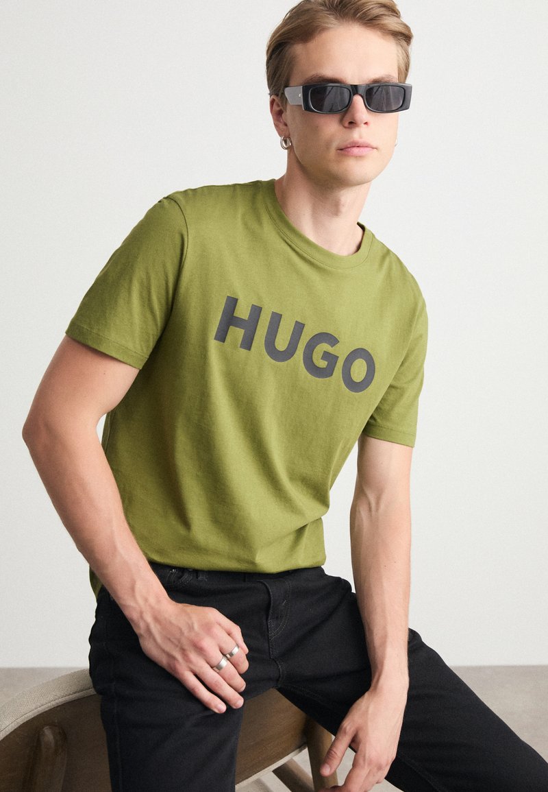 HUGO DULIVIO - Marškinėliai su spaudiniu - open green