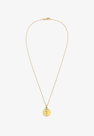 Guldhalskæde med en rund vedhæng, der har forskellige farvede ædelstene arrangeret i et geometrisk mønster. Delikat kæde med krokodillelås.