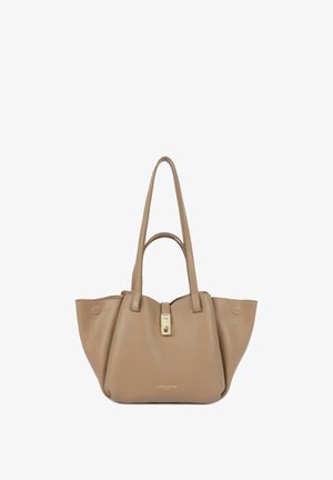 Sac fourre-tout en cuir beige avec deux poignées, une fermeture à serrure en métal doré, et une forme légèrement structurée. Présente un logo de marque embossé sur le devant.