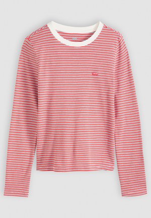 T-shirt à manches longues rayé rouge et blanc avec un col rond crème et une petite étiquette de marque sur la poitrine gauche. Tissu en coton doux.