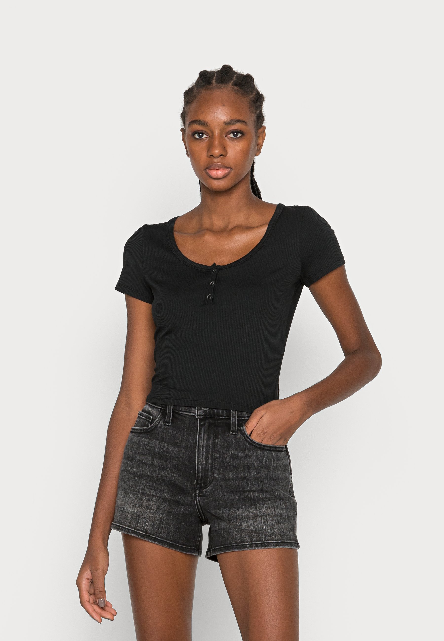 Hollister Co. SEAMLESS SNAP HENLEY 