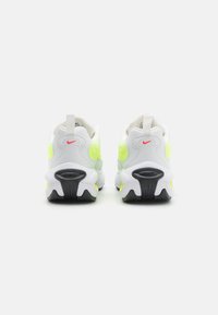 Nike Sportswear AIR MAX PORTAL - Sportbačiai - summit white/bright crimson/white/volt/black