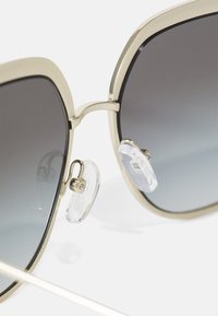 Michael Kors GREENPOINT - Aurinkolasit - light gold-coloured/black
