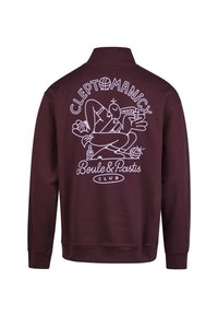 Bordeauxrotes Sweatshirt mit hohem Kragen, das auf der Rückseite einen großen weißen grafischen Aufdruck zeigt, der verspielte Figuren und Text darstellt.