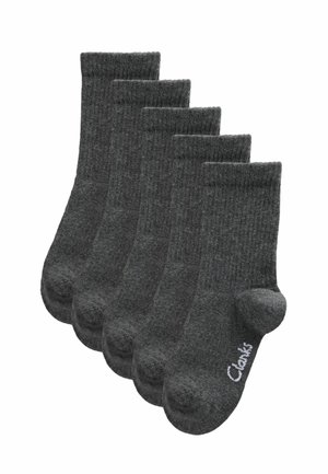Fünf Paar dunkelgraue gerippte Crew-Socken, überlappend angeordnet, mit "Clarks" Logo auf der Seite eines Sockens nahe den Zehen.