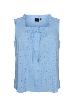 Lyseblå ærmeløs bluse med hulmønster i blomsterdesign, flæset firkantet udskæring, knapper foran og bundet sløjfe ved halsen.