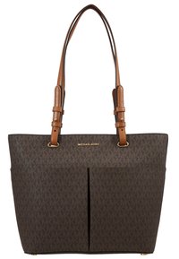 Sac fourre-tout en toile marron avec un motif monogramme, des anses en cuir et un logo doré. Possède deux poches avant et une forme structurée.