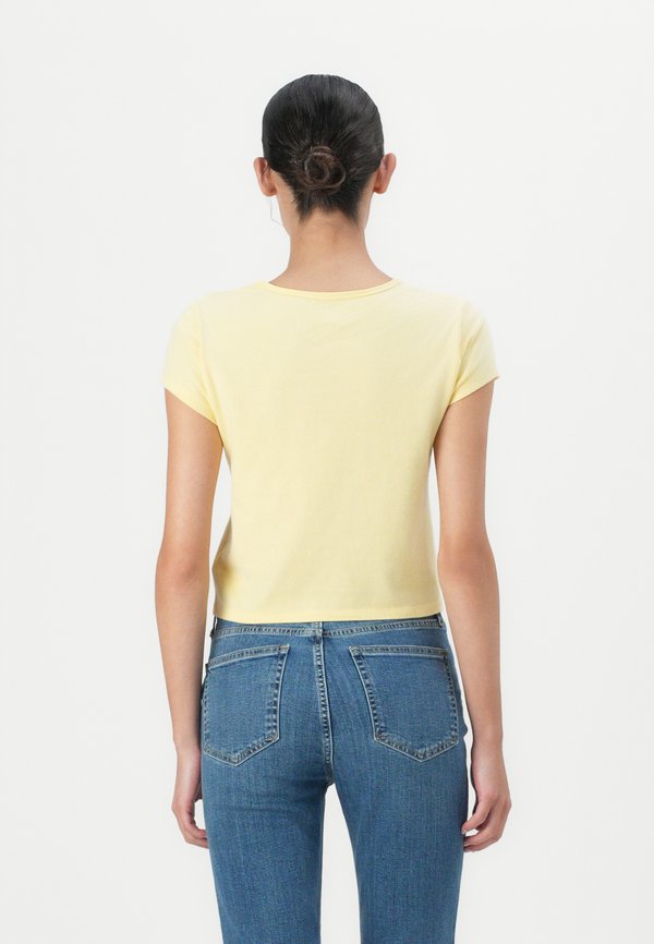 EVERYDAY FITTED CREW - Print T-shirt - pale banana4