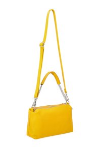 Gul læder crossbody taske med kæde og rem, rektangulær form, lynlåslukning, tekstureret overflade og dobbelte håndtag muligheder.