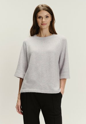 - Sweter