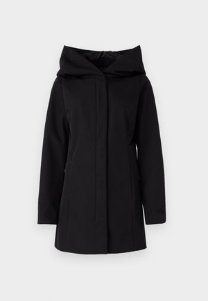 Fekete vízálló kabát nagy kapucnival, elülső cipzárral és oldalsó zsebekkel. Simas texture és minimalista dizájn jellemzi.