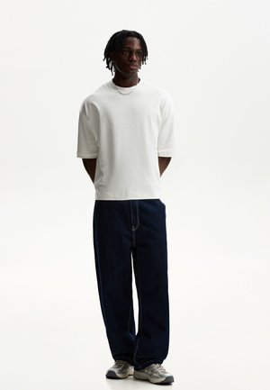 - Jeansy Relaxed Fit