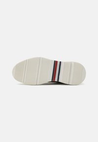 Tommy Hilfiger HYBRID SHOE - Pantofi casual cu șiret - faded military