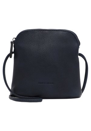 Sac à bandoulière en cuir noir avec une finition texturée, de forme arrondie, fermeture éclair et sangle détachable. Comprend un logo en relief à l'avant.