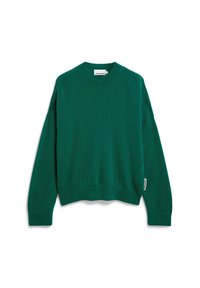 Dunkelgrüner, langärmeliger Strickpullover mit geripptem Rundhalsausschnitt, Bündchen und Saum sowie einem kleinen weißen Markenetikett an der linken Seitennaht.