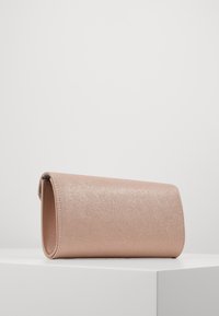 Clutch bag in metallic rose gold with a textured finish, rectangular shape, and rounded edges. Magnetic closure, minimalist design.