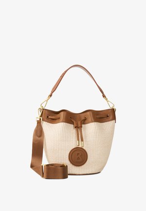 Emmer tas met een geweven beige lichaam, bruine leren accenten, een trekkoordsluiting en een afneembare schouderband. Inclusief een ronde logo-detail.