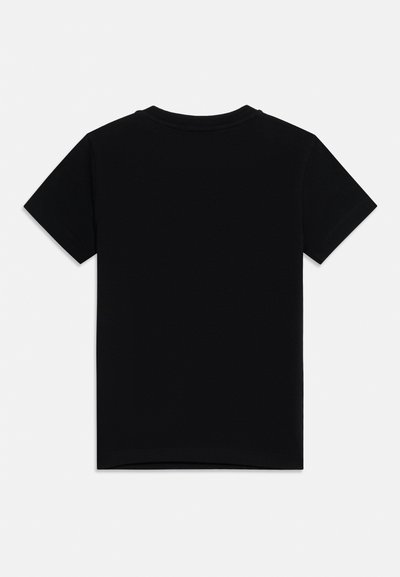 Μαύρο κοντομάνικο μπλουζάκι με στρογγυλή λαιμόκοψη, εμφανίζεται από πίσω με απλό, μονόχρωμο σχέδιο σε ανοιχτό γκρι φόντο.