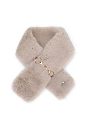 Vaaleanbeige tekoturkiskaulahuivi, jossa on kultainen hevosenkengän yksityiskohta. Huivi on muotoiltu ristiin kietoutuvaksi ja kiinnittyväksi kaulan lämmikkeeksi ja tyyliksi.