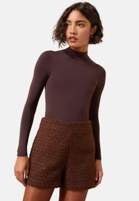 REGULAR FIT  - Kratke hlače - brown