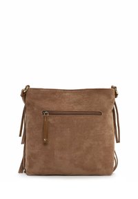 Hnědá suedeďená crossbody taška s přední zipovou kapsou a dekorativními postranními třásněmi, s akcenty v zlatém tónu.