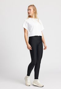 rethinkit studios RAW EDGES CAEN - T-shirt basic