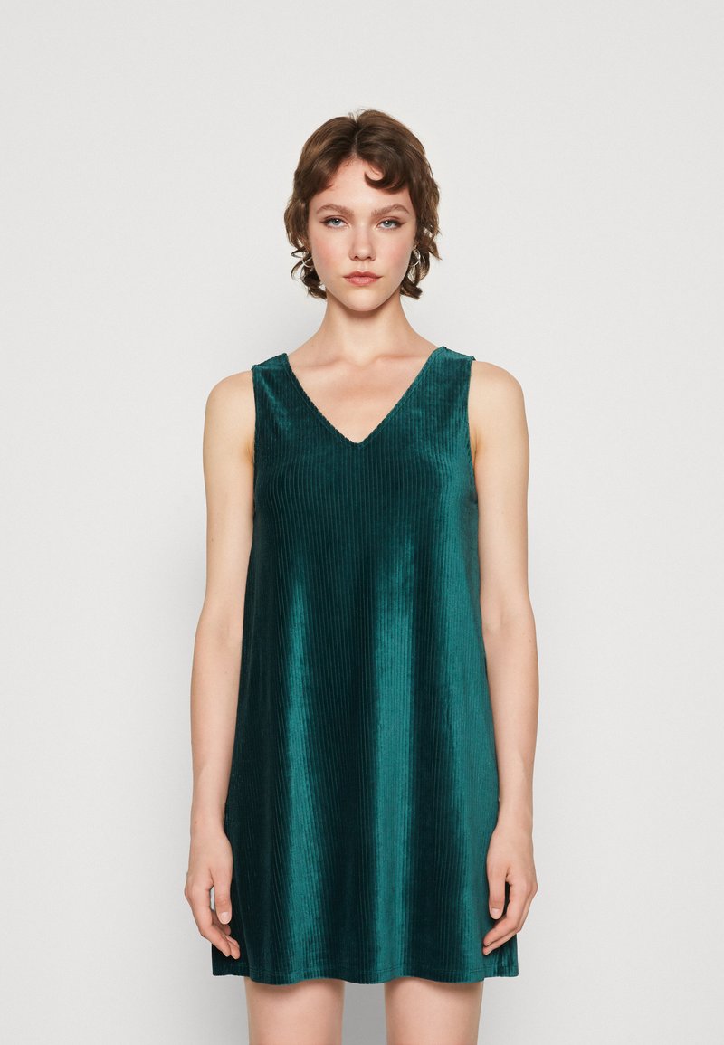 Pieces PCNIDA SHORT SPENCER DRESS - Cocktail φόρεμα / Φόρεμα για πάρτι - trekking green